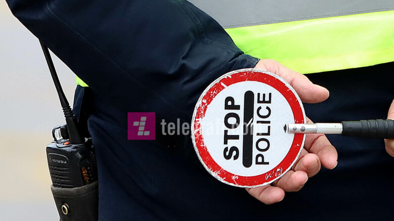 Të rinj me motoçikleta nuk përfillën urdhrat e policisë, goditën policët në Ferizaj – tre të lënduar